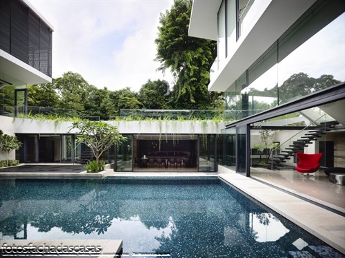 Construcción de fachada moderna 2014 en terreno hundido de singapur